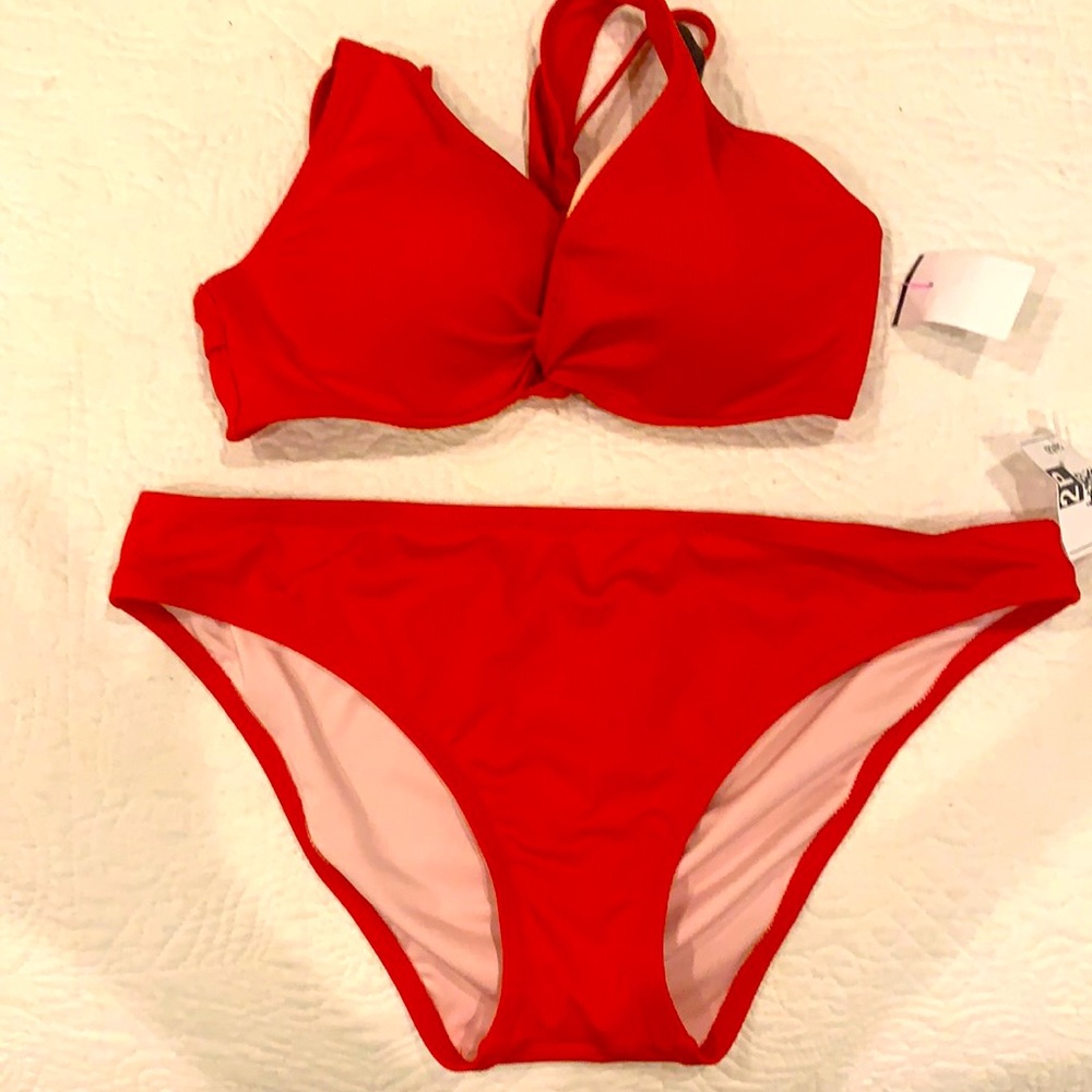 NWT red bikini. Underwire top, bikini botto